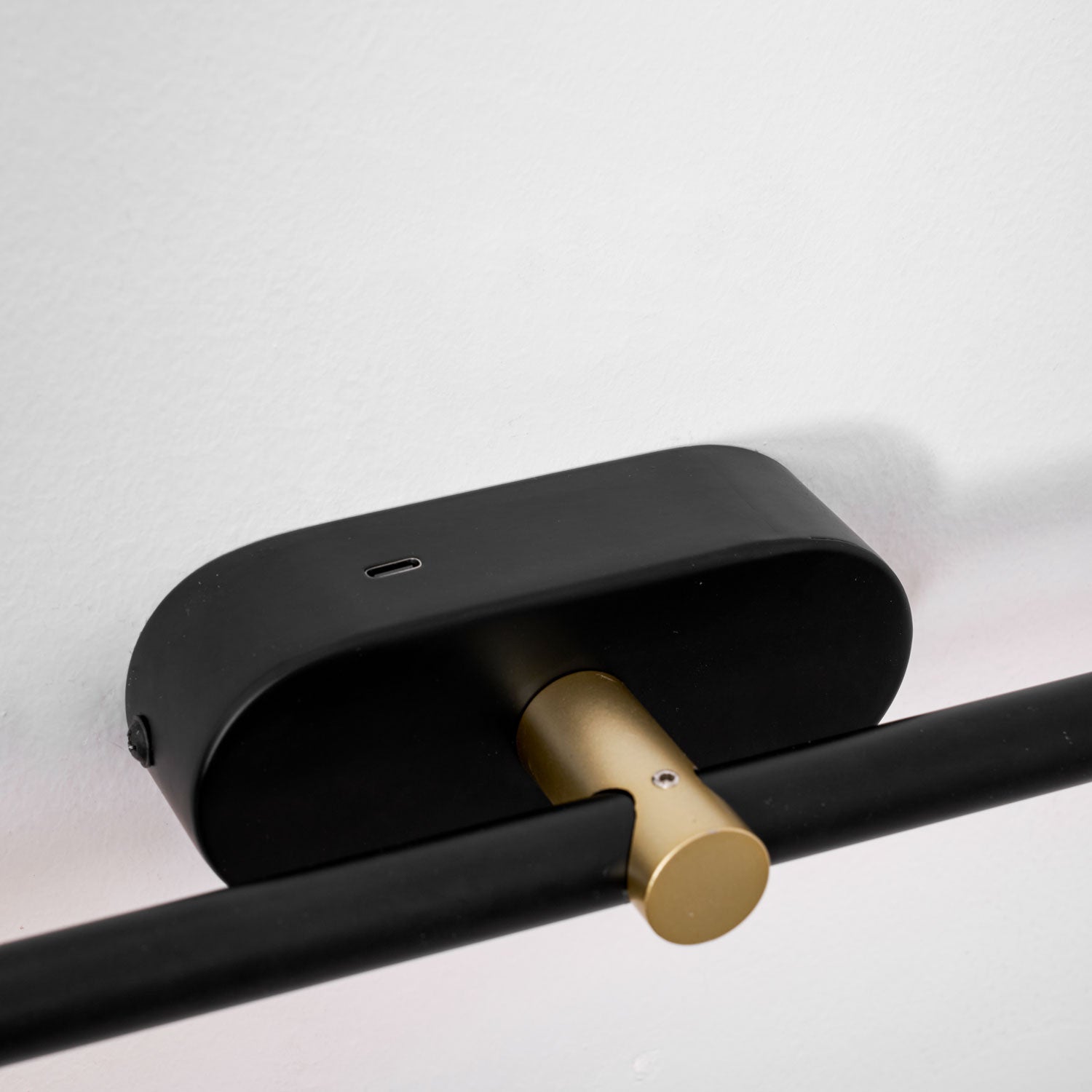 Linear Rechargeable Wall Lamp