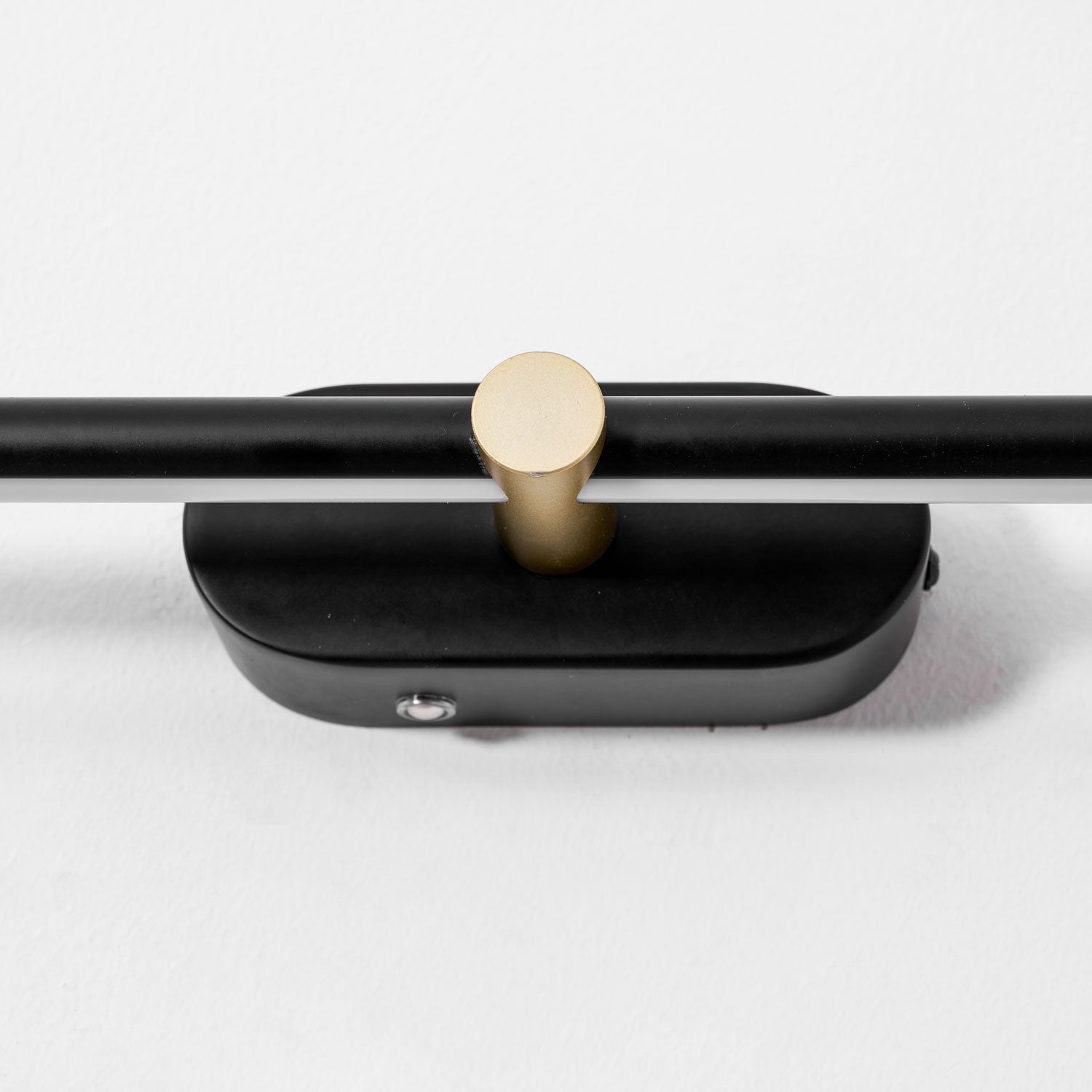 Linear Rechargeable Wall Lamp