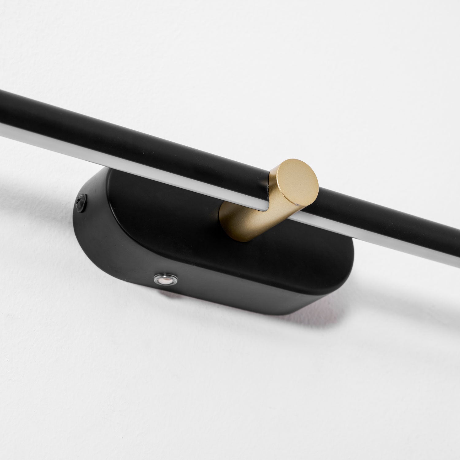 Linear Rechargeable Wall Lamp
