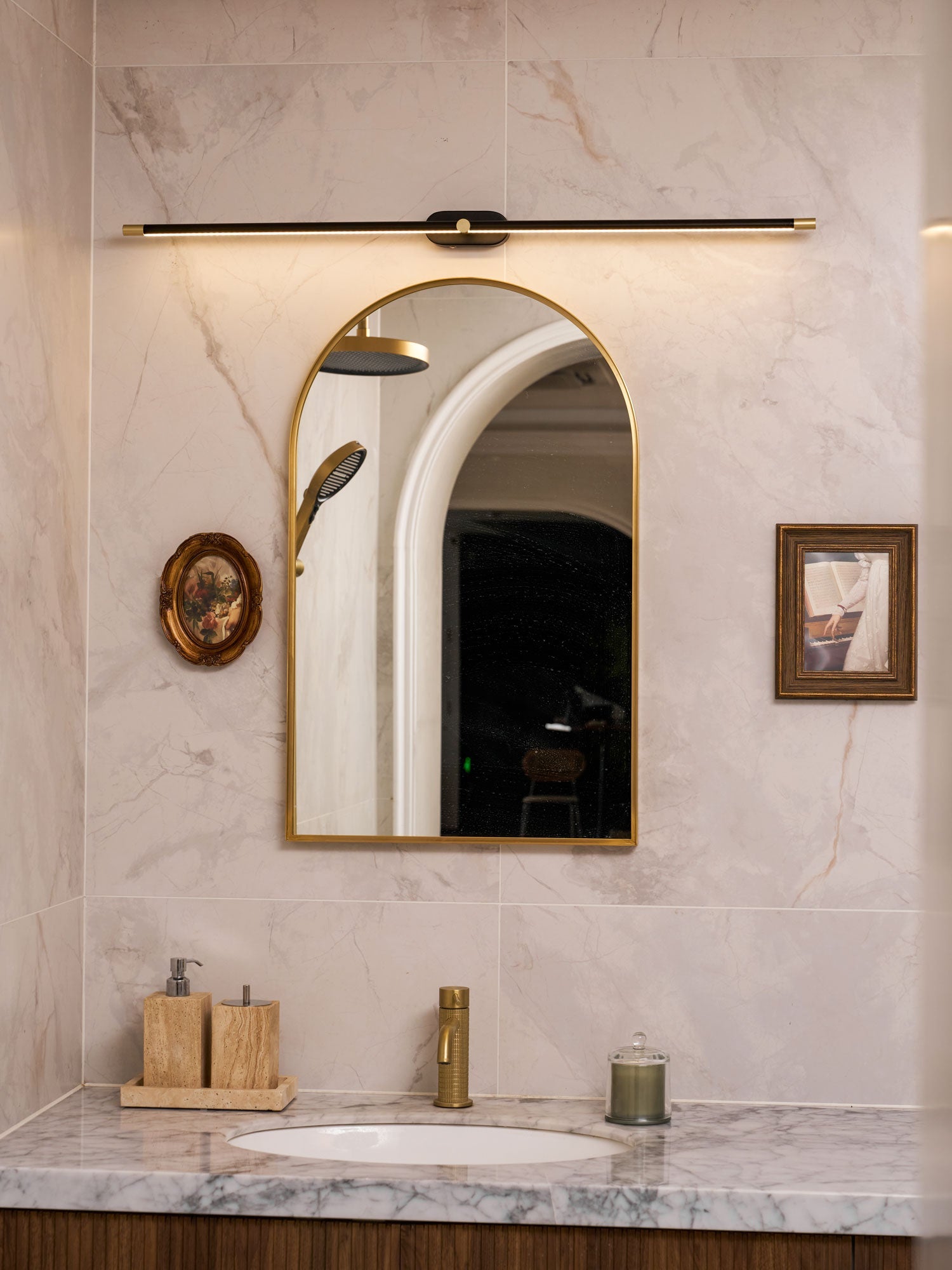 Linear Rechargeable Wall Lamp